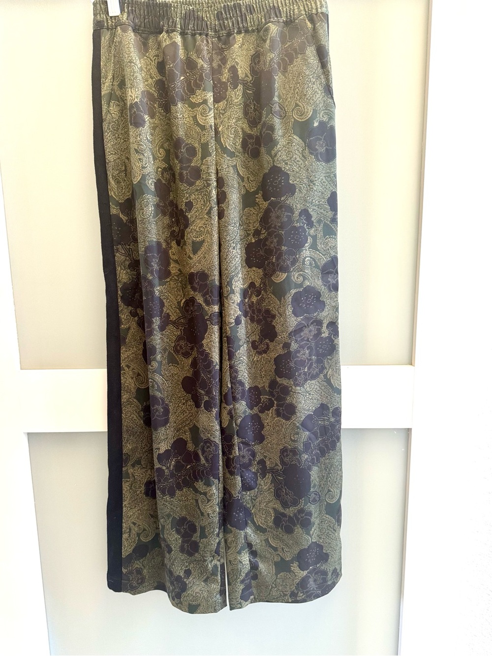 Chelsea28 Olive  and Black Elastic Waist Wide Leg Pants size 4